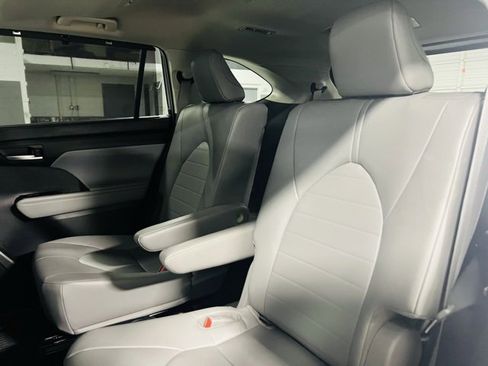 Used 2023 Toyota Highlander XLE image 29