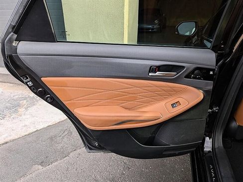 Used 2019 Toyota Avalon Limited FWD image 26