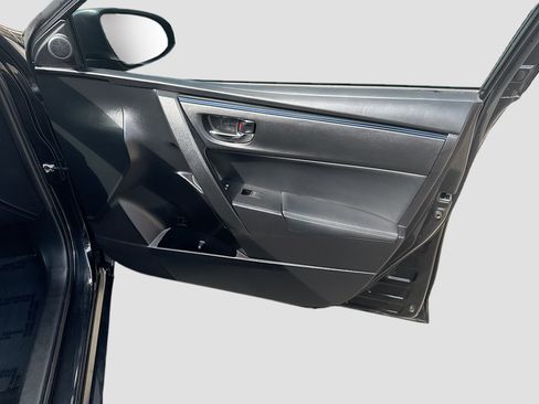 Used 2017 Toyota Corolla SE FWD image 30