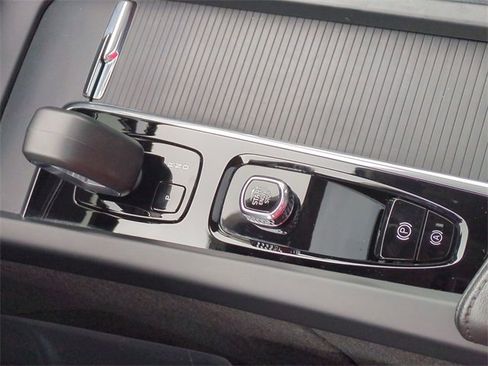 Used 2024 Volvo S60 B5 Core image 13