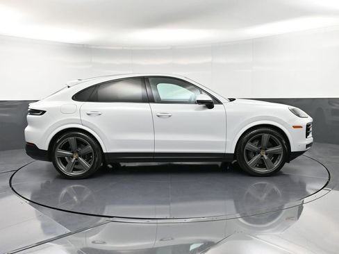 Certified 2024 Porsche Cayenne Coupe AWD/4WD image 9