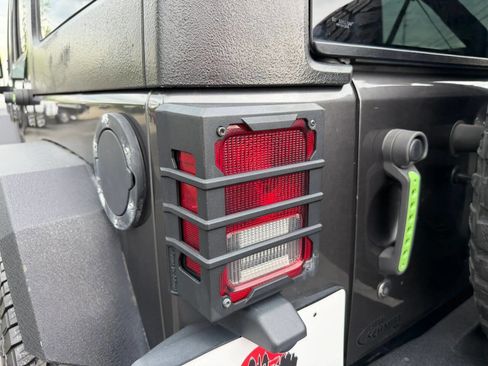 Used 2018 Jeep Wrangler Unlimited Sahara image 72