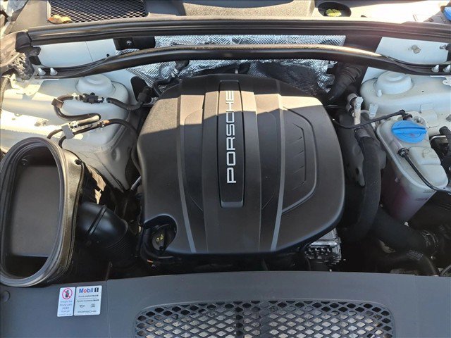 Used 2018 Porsche Macan AWD/4WD image 25