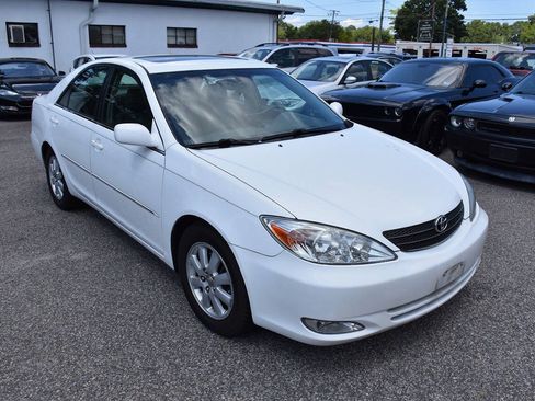 Used 2004 Toyota Camry XLE w/ VSC & Side Airbag Pkg FWD image 9