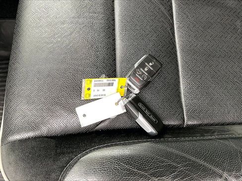 Used 2019 RAM 1500 Laramie image 31