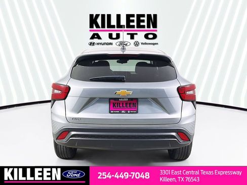 Used 2024 Chevrolet Trax LS w/ Driver Confidence Package image 7