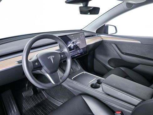 Used 2023 Tesla Model Y Long Range AWD/4WD image 4