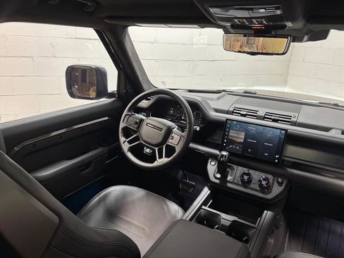 Used 2025 Land Rover Defender 110 image 35