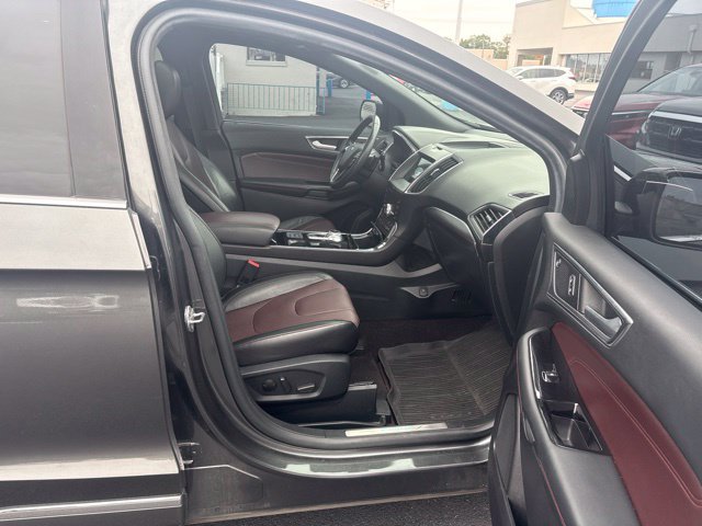 Used 2020 Ford Edge Titanium w/ Equipment Group 301A AWD/4WD image 12