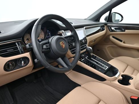 Certified 2026 Porsche Macan image 4