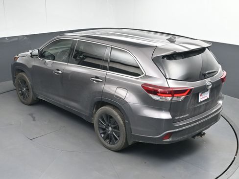 Used 2019 Toyota Highlander SE w/ Carpet Mat Package (TMS) image 37