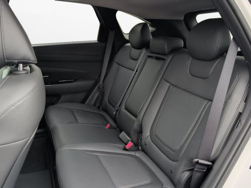 Certified 2025 Hyundai Tucson Limited AWD/4WD image 12