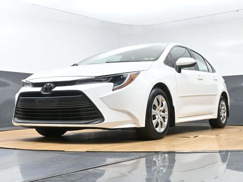 Used 2024 Toyota Corolla LE FWD image 45