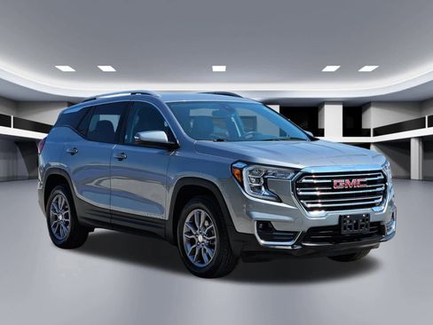 Used 2024 GMC Terrain SLT image 8