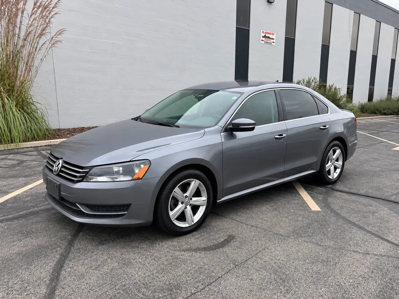 Used 2013 Volkswagen Passat 2.5 SE FWD image 1