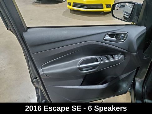 Used 2016 Ford Escape SE image 8