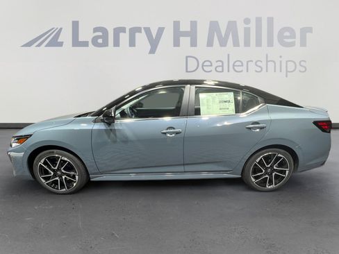 New 2025 Nissan Sentra SR w/ SR Premium Package image 2