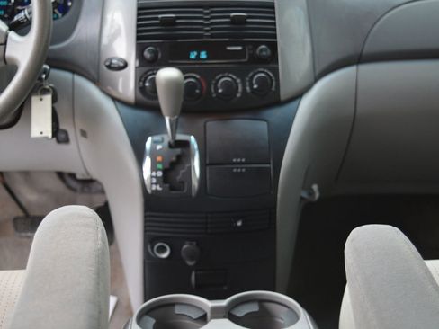 Used 2009 Toyota Sienna LE image 29