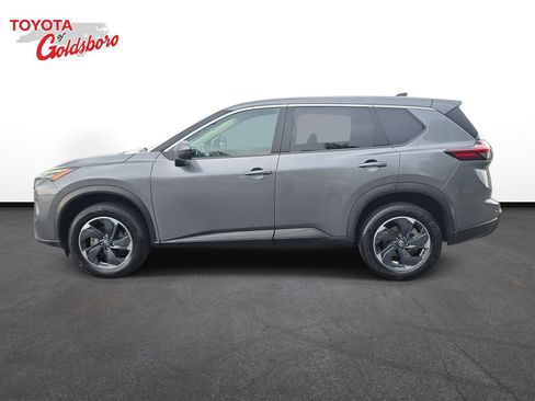 Used 2025 Nissan Rogue SV AWD/4WD image 8