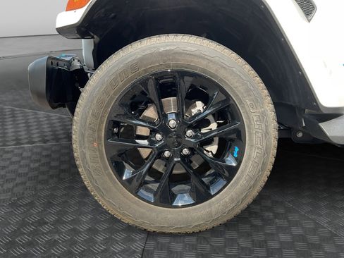 Used 2022 Jeep Wrangler Unlimited Sahara w/ Cold Weather Group image 14