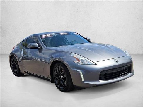 Used 2016 Nissan 370Z Coupe RWD image 3