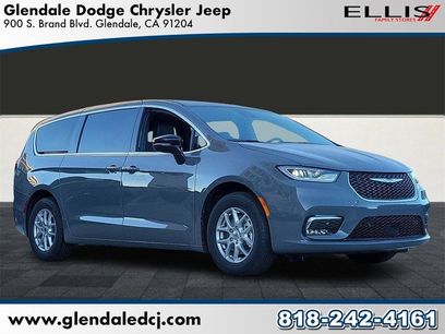 New 2025 Chrysler Pacifica Select