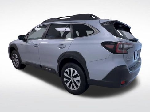 Used 2024 Subaru Outback Premium AWD/4WD image 6