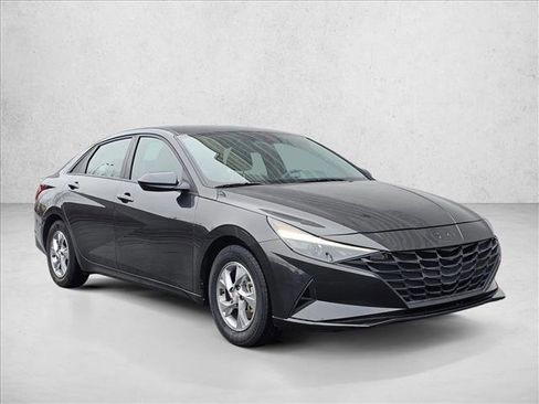 Used 2023 Hyundai Elantra SE w/ Cargo Package image 7