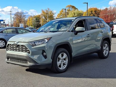 Used 2021 Toyota RAV4 XLE w/ Convenience Package image 3