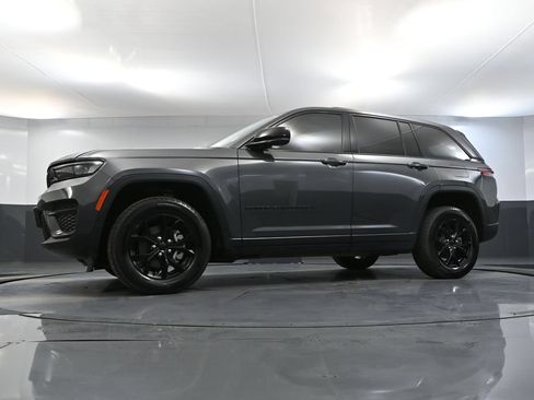 Used 2024 Jeep Grand Cherokee Altitude AWD/4WD image 55