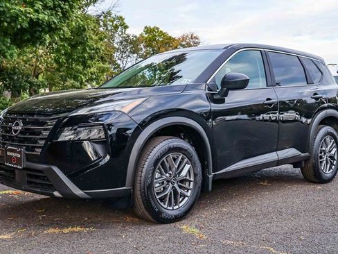 Certified 2025 Nissan Rogue S image 3