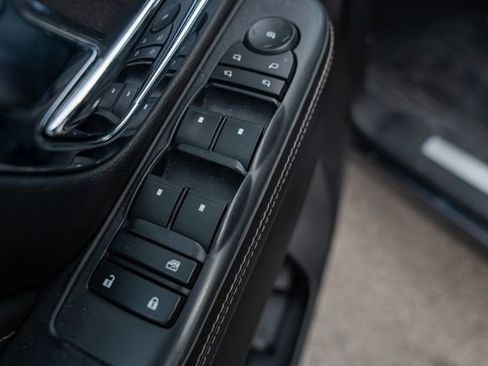 Used 2013 Cadillac Escalade Platinum image 27