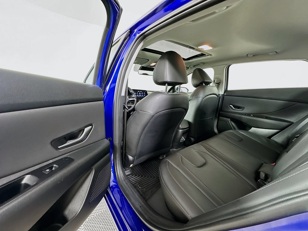 Used 2025 Hyundai Elantra Limited FWD image 17