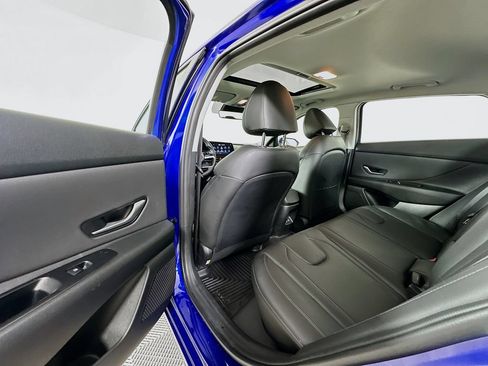 Used 2025 Hyundai Elantra Limited FWD image 17