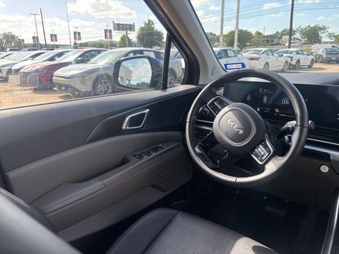 Used 2026 Kia Carnival FWD image 34