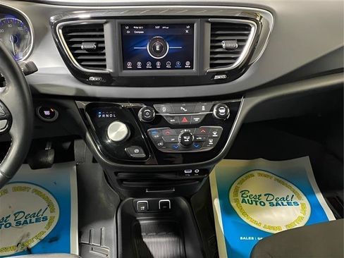 Used 2018 Chrysler Pacifica Touring Plus w/ S Appearance Package FWD image 16