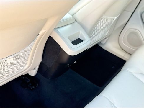 Used 2023 Volvo XC60 B5 Plus image 29