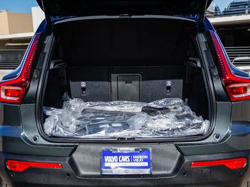 New 2026 Volvo XC40 B5 Plus w/ Protection Package Premier image 27