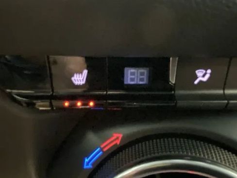 Used 2025 Chevrolet Blazer LT image 32