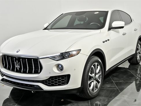 Used 2018 Maserati Levante image 5