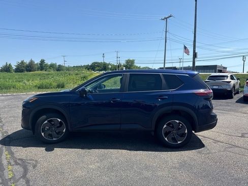 Used 2025 Nissan Rogue SV AWD/4WD image 6