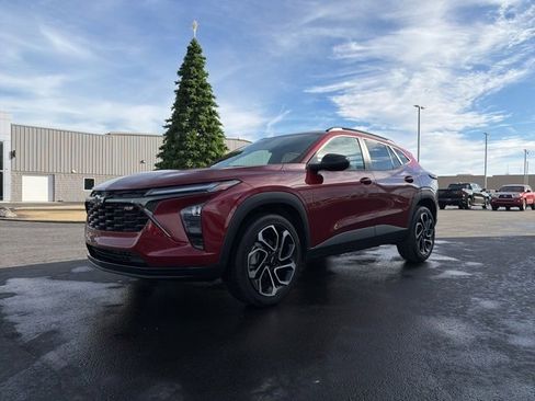 Used 2024 Chevrolet Trax RS w/ Sunroof Package image 3