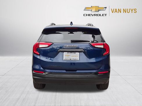 Used 2022 GMC Terrain SLE w/ Driver Convenience Package FWD image 6