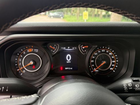 Used 2025 Jeep Wrangler Unlimited Sport AWD/4WD image 37