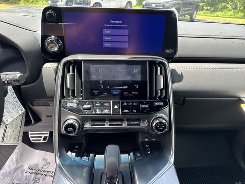 Used 2025 Lexus LX 700h F Sport image 21