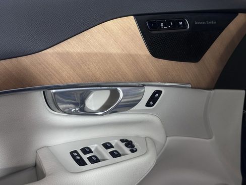Used 2022 Volvo XC90 T8 Inscription Expression w/ Climate Package image 23