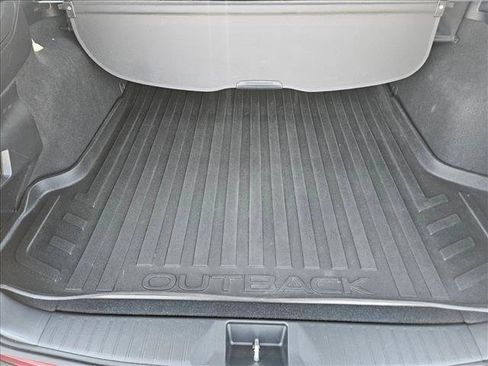 Used 2017 Subaru Outback 2.5i Limited image 6