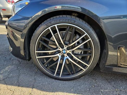 Used 2019 BMW 750i w/ Executive Package RWD image 11