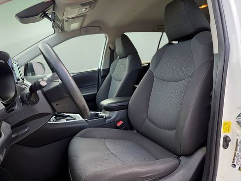 Used 2020 Toyota RAV4 XLE FWD image 16