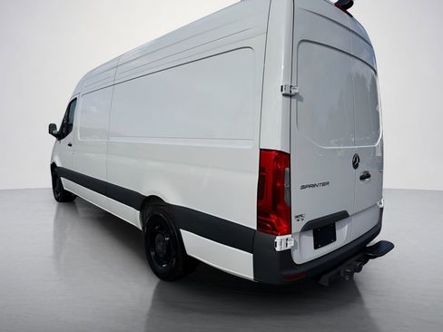 Used 2025 Mercedes-Benz Sprinter 2500 image 3
